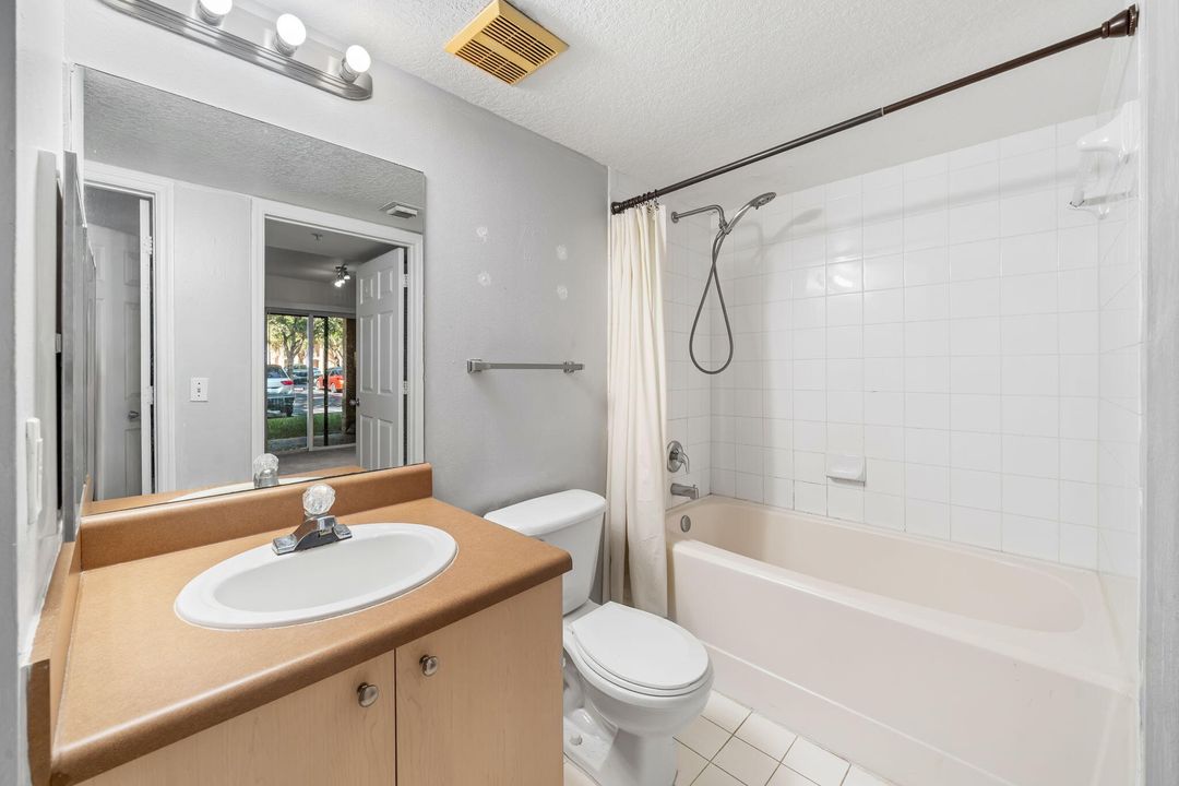 For Sale: $170,000 (1 beds, 1 baths, 760 Square Feet)