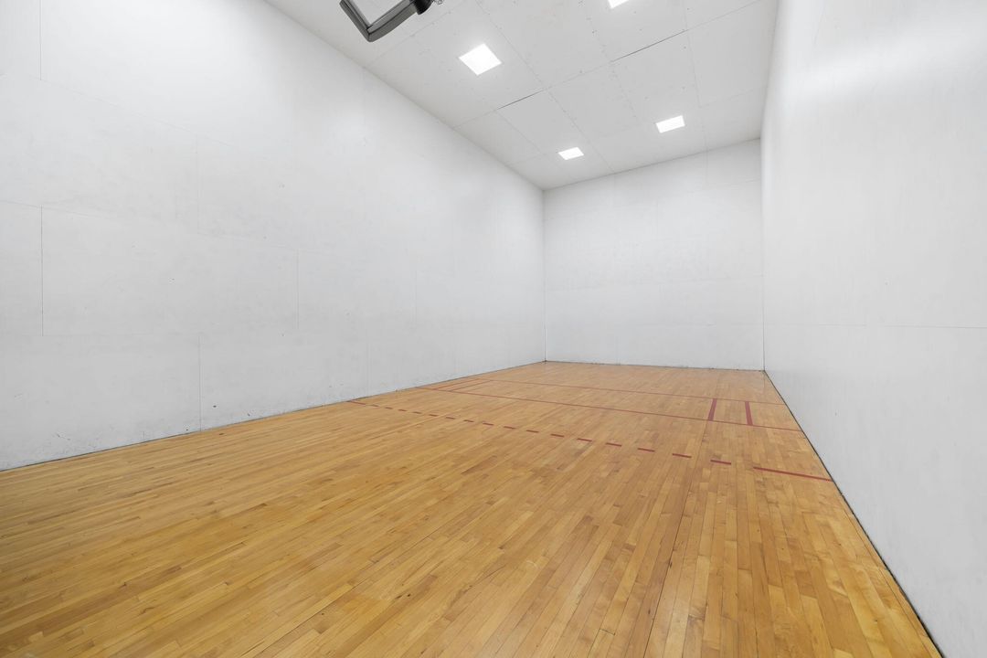 For Sale: $170,000 (1 beds, 1 baths, 760 Square Feet)