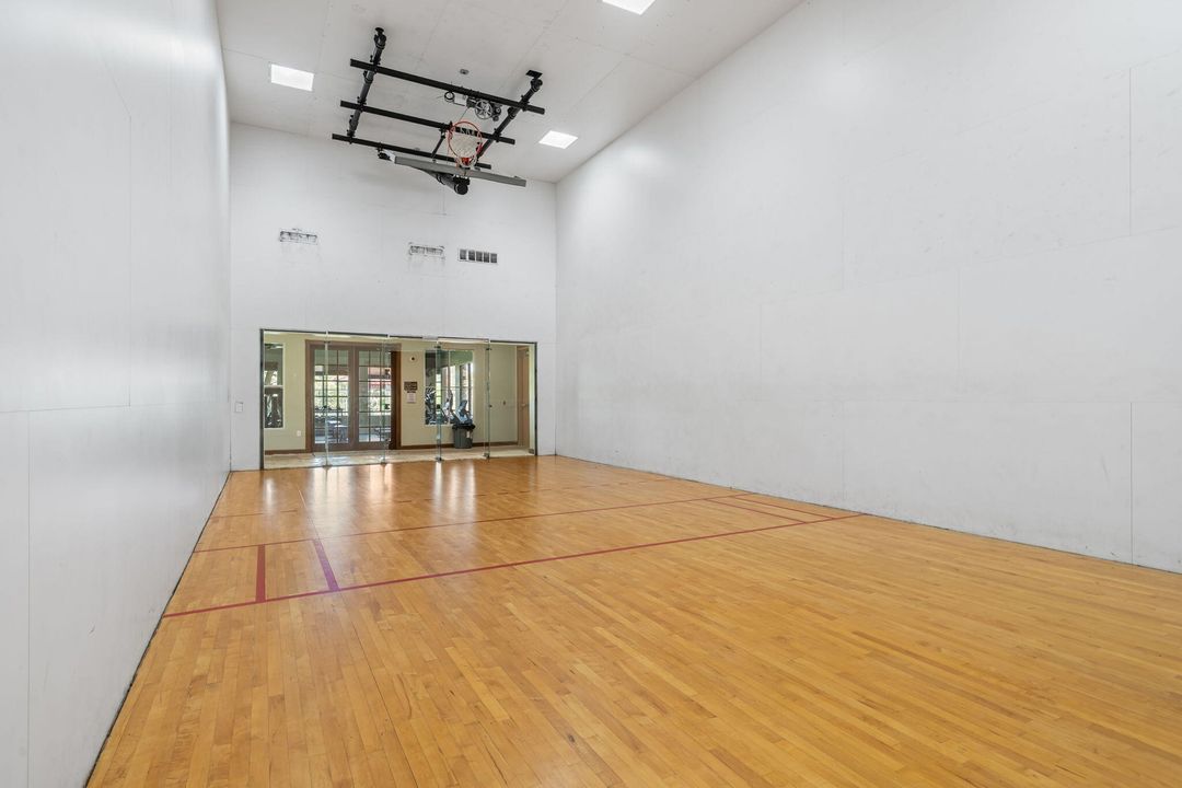 For Sale: $170,000 (1 beds, 1 baths, 760 Square Feet)