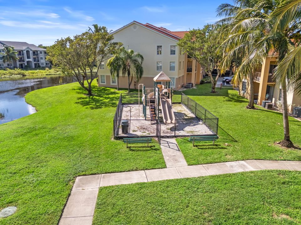 For Sale: $170,000 (1 beds, 1 baths, 760 Square Feet)