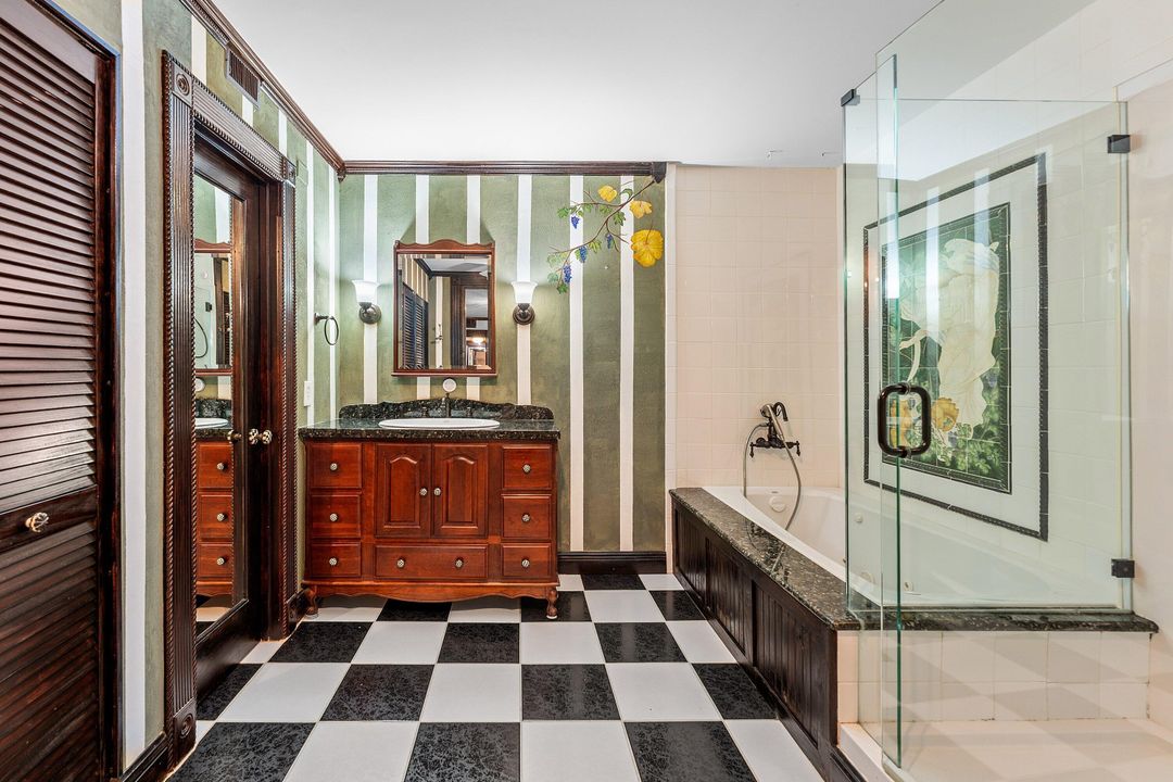 Active With Contract: $435,000 (2 beds, 2 baths, 1596 Square Feet)