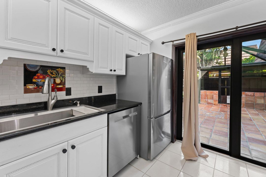 Active With Contract: $435,000 (2 beds, 2 baths, 1596 Square Feet)