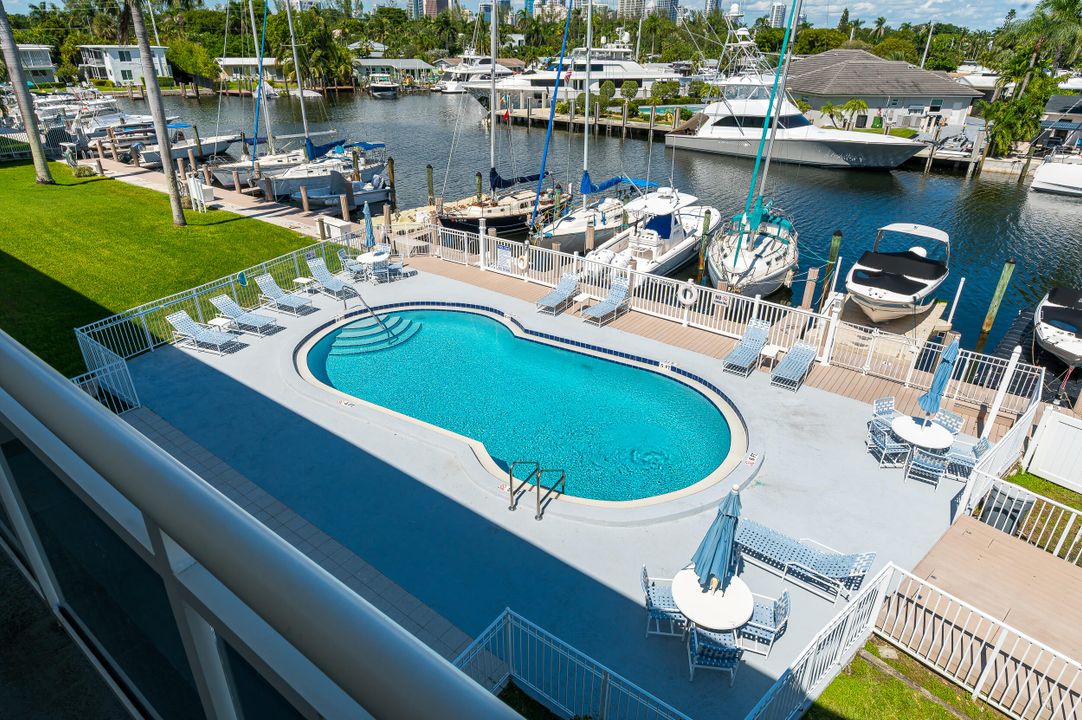 Под контрактом: $220,000 (1 спален, 1 ванн, 570 Квадратных фут)