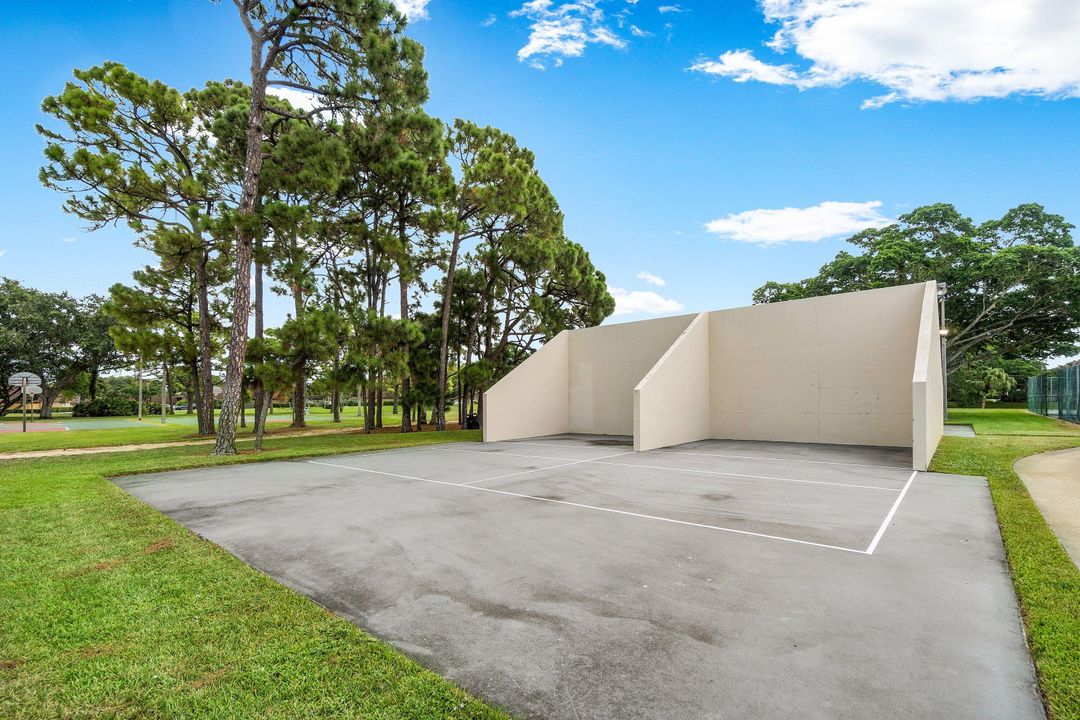 Active With Contract: $435,000 (2 beds, 2 baths, 1596 Square Feet)