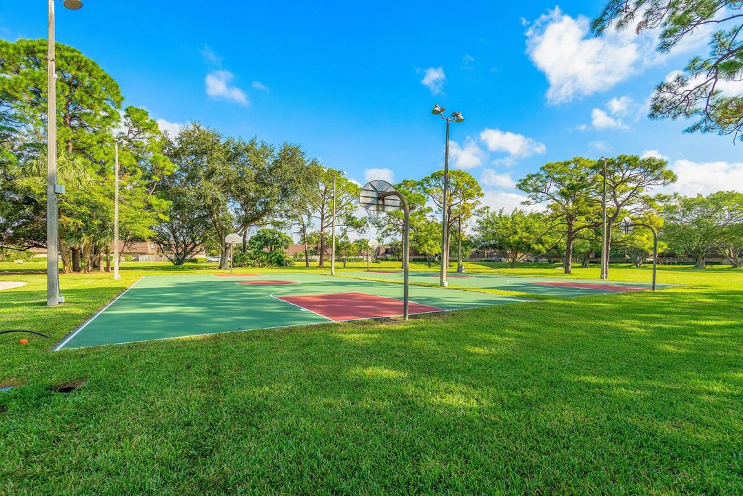 Active With Contract: $435,000 (2 beds, 2 baths, 1596 Square Feet)