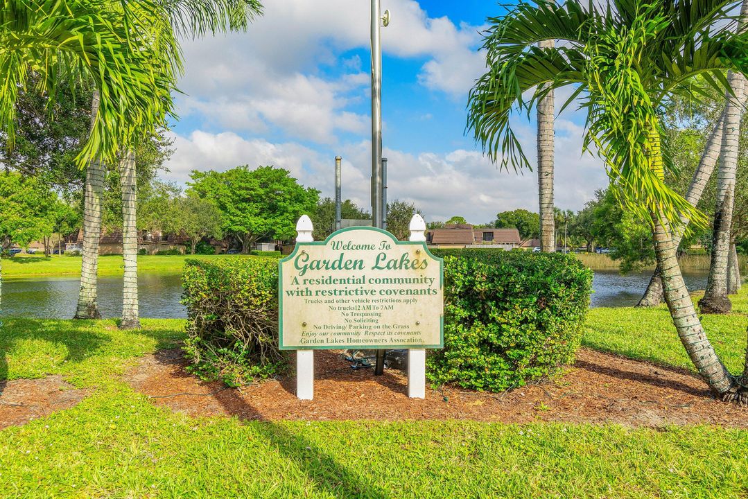 Active With Contract: $435,000 (2 beds, 2 baths, 1596 Square Feet)