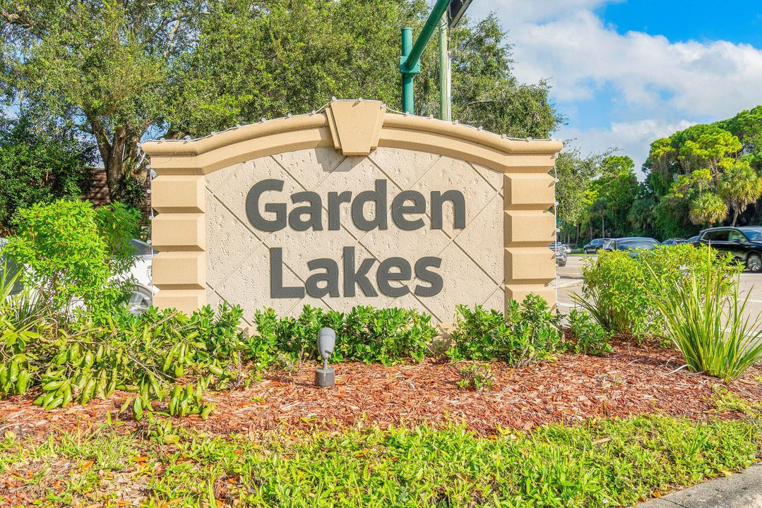 Active With Contract: $435,000 (2 beds, 2 baths, 1596 Square Feet)