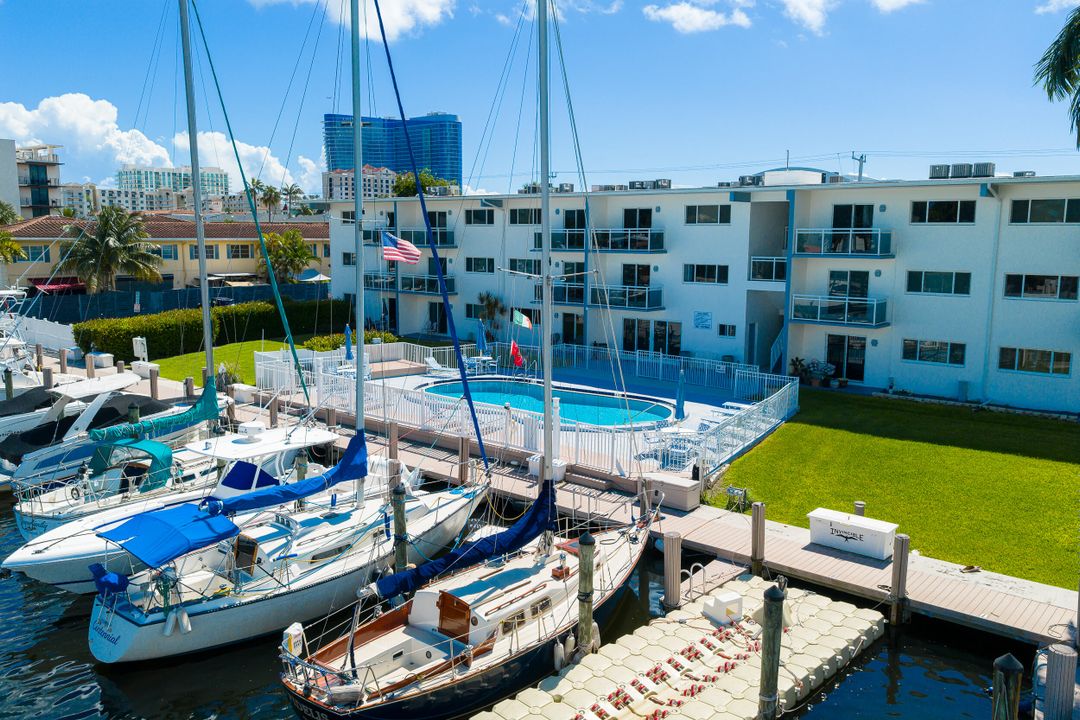 Под контрактом: $220,000 (1 спален, 1 ванн, 570 Квадратных фут)