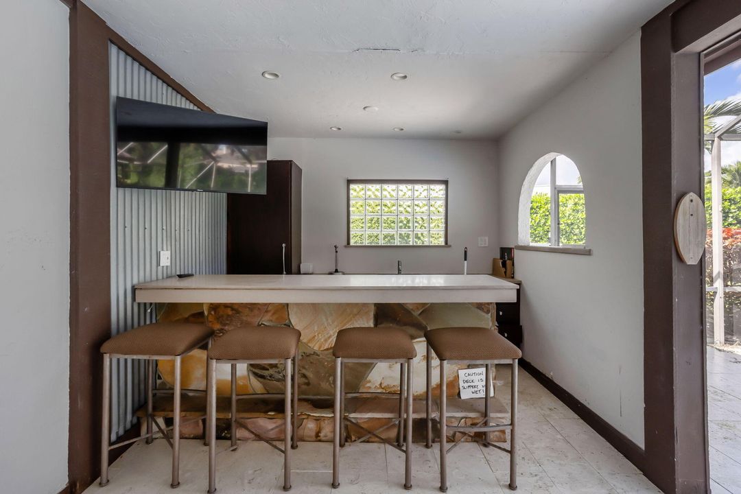 出租: $11,000 (4 贝兹, 3 浴室, 3837 平方英尺)