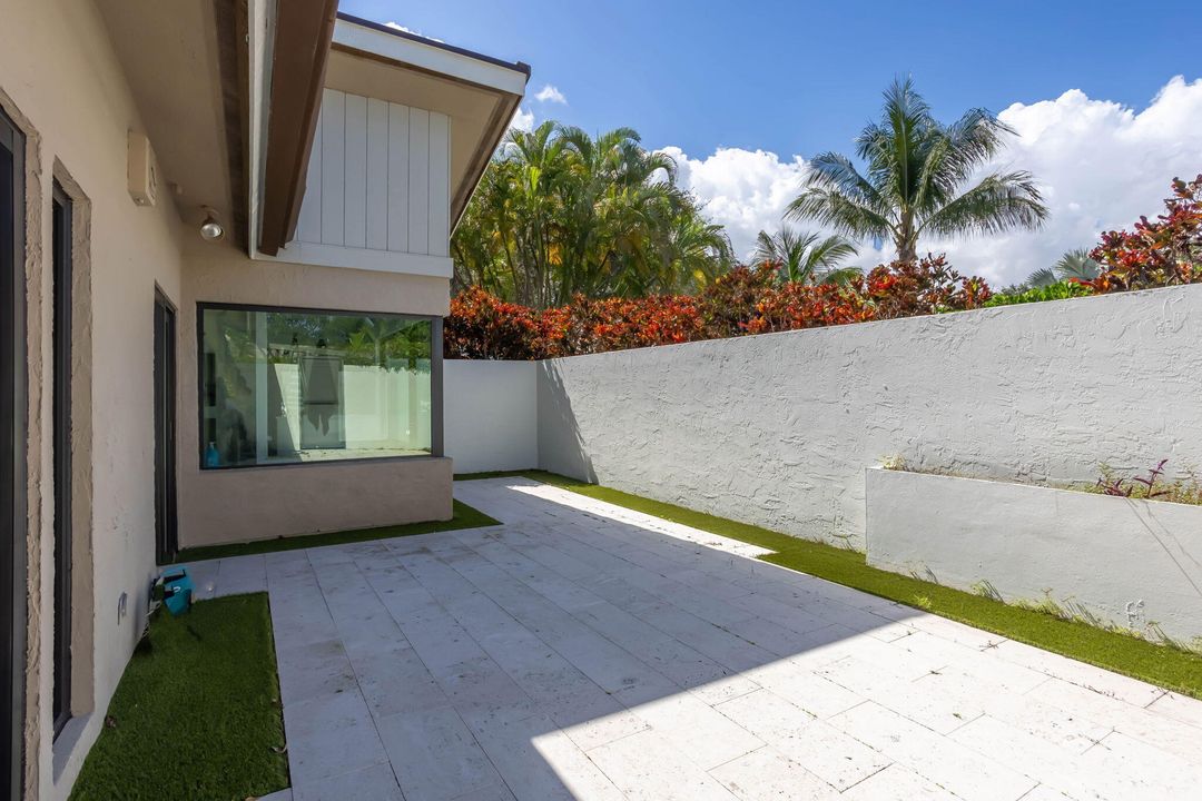 出租: $11,000 (4 贝兹, 3 浴室, 3837 平方英尺)