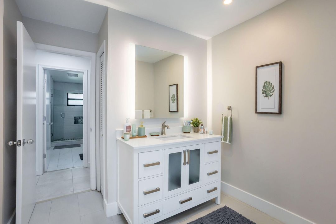 出租: $11,000 (4 贝兹, 3 浴室, 3837 平方英尺)