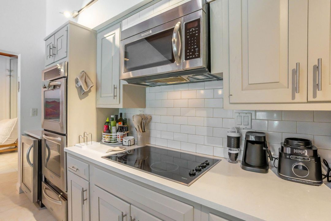 出租: $11,000 (4 贝兹, 3 浴室, 3837 平方英尺)