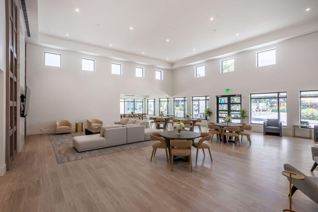 出租: $11,000 (4 贝兹, 3 浴室, 3837 平方英尺)