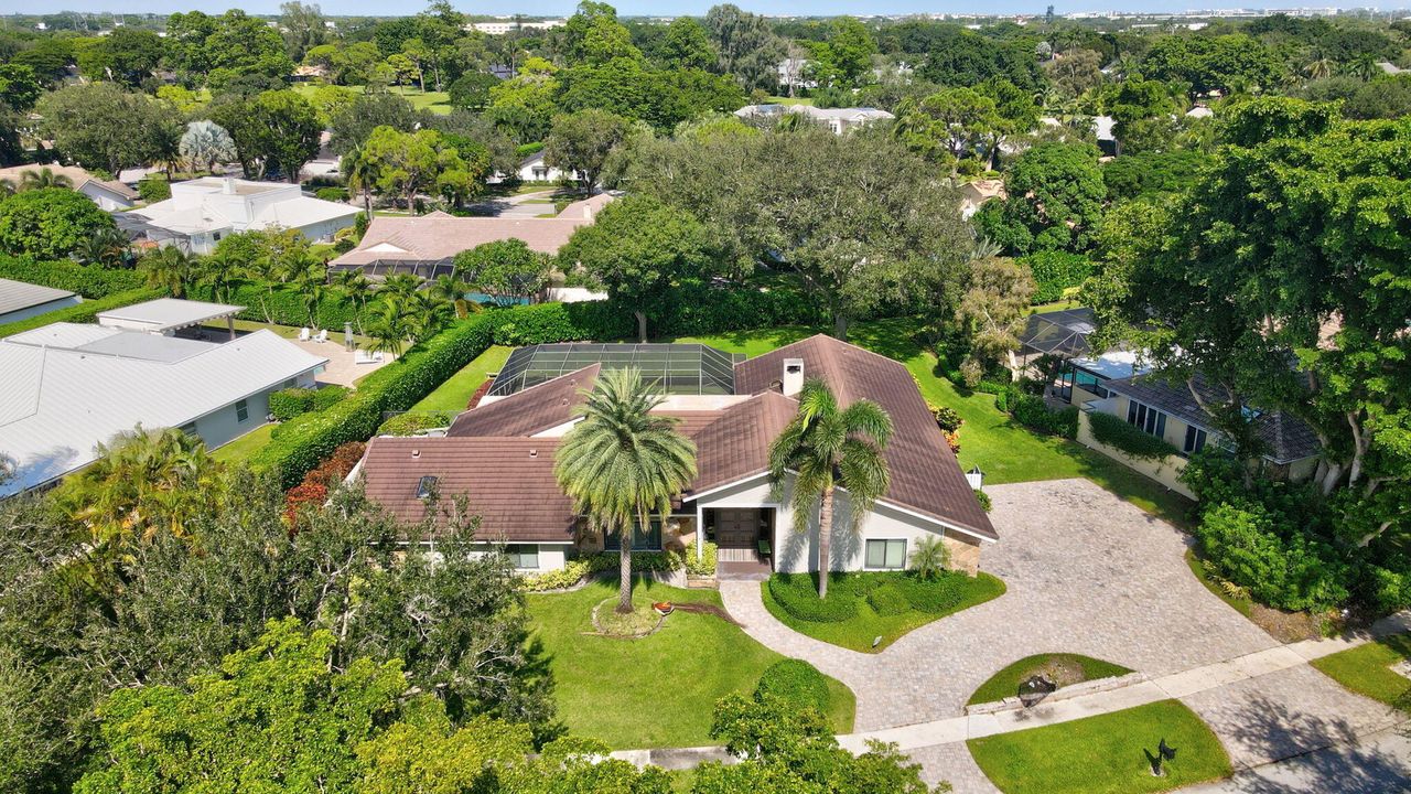 出租: $11,000 (4 贝兹, 3 浴室, 3837 平方英尺)