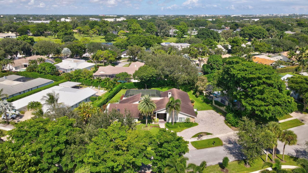 出租: $11,000 (4 贝兹, 3 浴室, 3837 平方英尺)