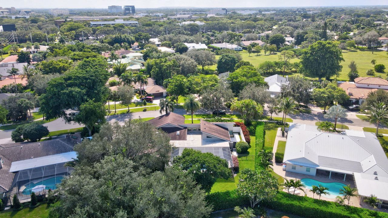 出租: $11,000 (4 贝兹, 3 浴室, 3837 平方英尺)