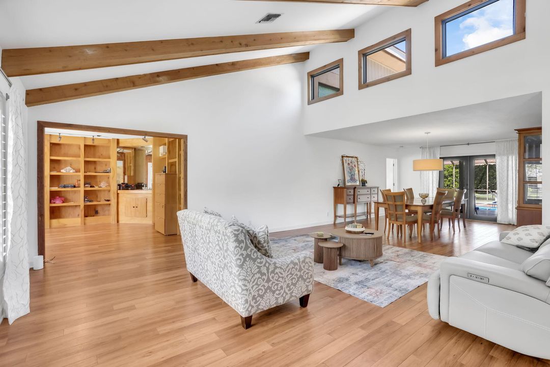 出租: $11,000 (4 贝兹, 3 浴室, 3837 平方英尺)