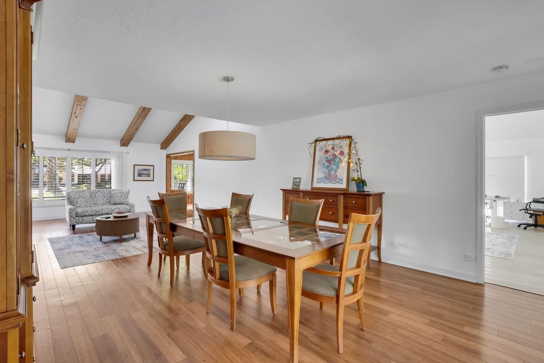 出租: $11,000 (4 贝兹, 3 浴室, 3837 平方英尺)