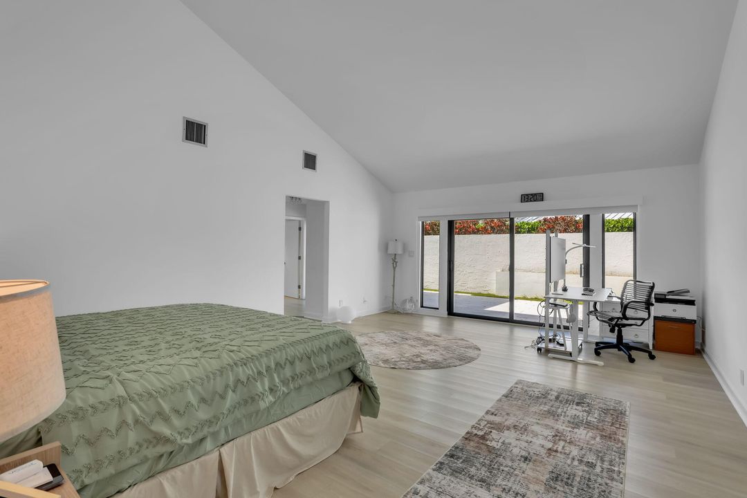 出租: $11,000 (4 贝兹, 3 浴室, 3837 平方英尺)