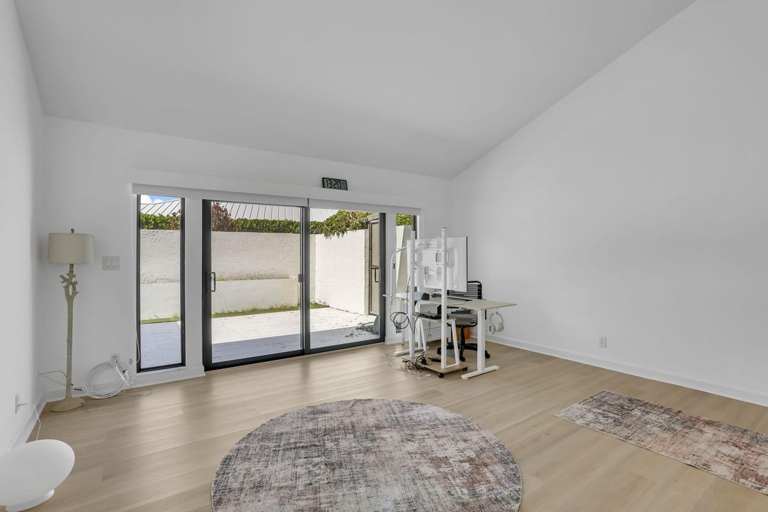 出租: $11,000 (4 贝兹, 3 浴室, 3837 平方英尺)