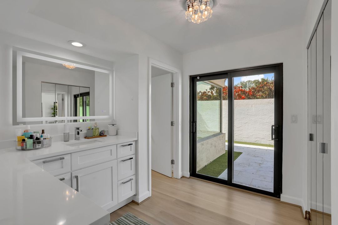 出租: $11,000 (4 贝兹, 3 浴室, 3837 平方英尺)