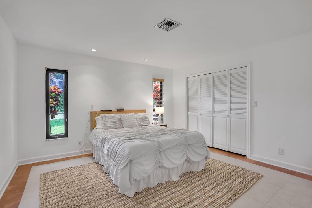 出租: $11,000 (4 贝兹, 3 浴室, 3837 平方英尺)