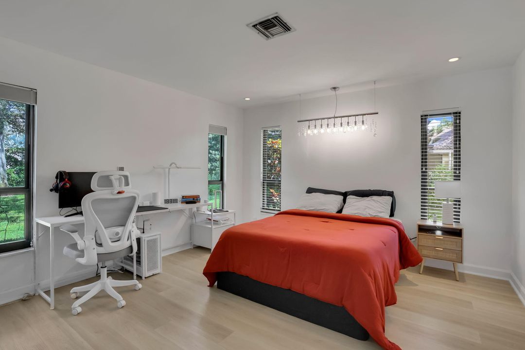 出租: $11,000 (4 贝兹, 3 浴室, 3837 平方英尺)