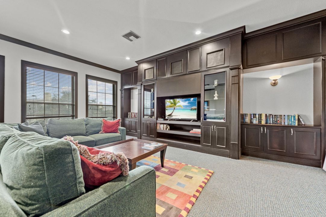 For Rent: $2,000 (2 beds, 2 baths, 1253 Square Feet)