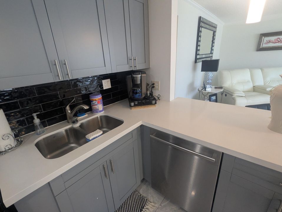 For Sale: $219,900 (2 beds, 2 baths, 1062 Square Feet)