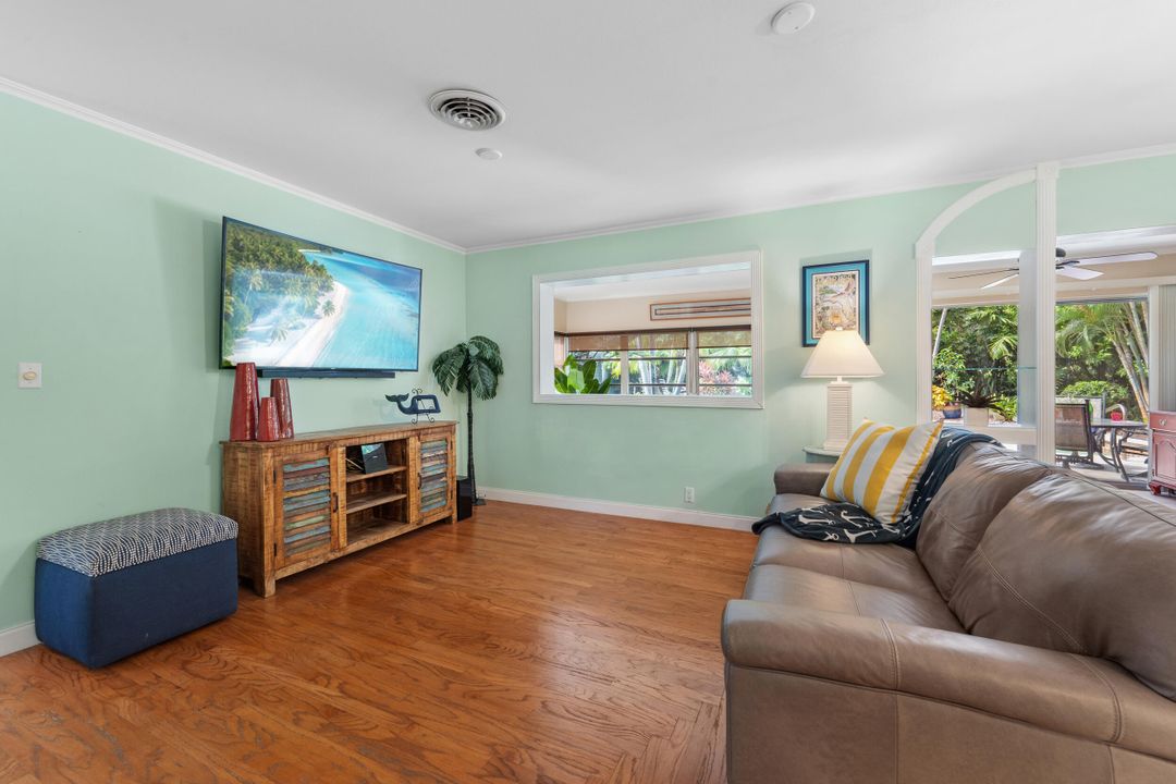 For Sale: $649,900 (2 beds, 2 baths, 1200 Square Feet)