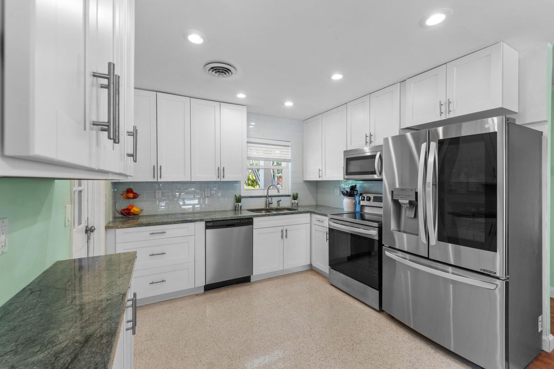 For Sale: $649,900 (2 beds, 2 baths, 1200 Square Feet)