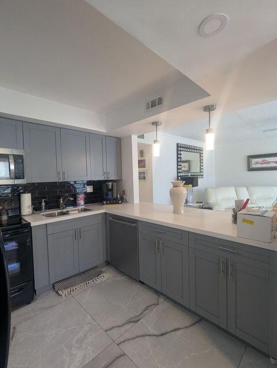 For Sale: $219,900 (2 beds, 2 baths, 1062 Square Feet)