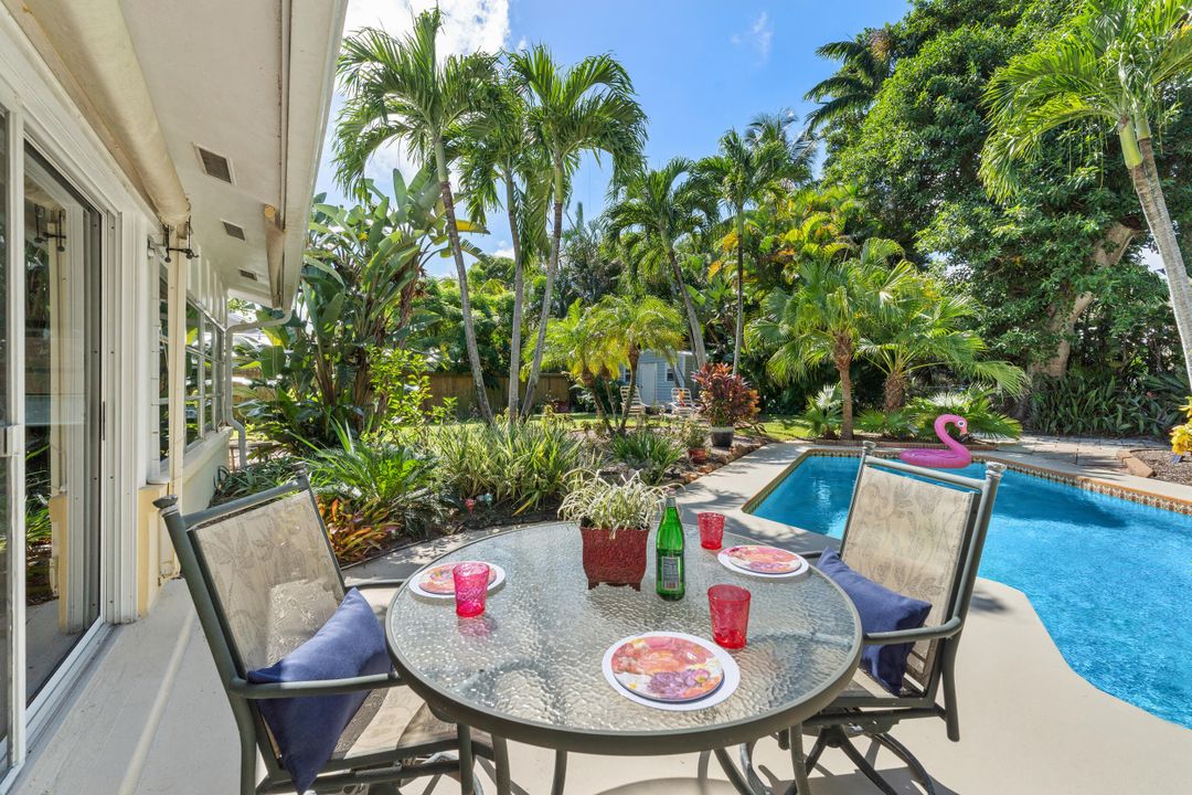 For Sale: $649,900 (2 beds, 2 baths, 1200 Square Feet)