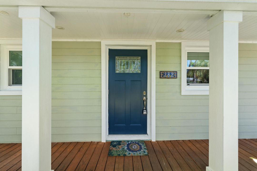 For Sale: $649,900 (2 beds, 2 baths, 1200 Square Feet)