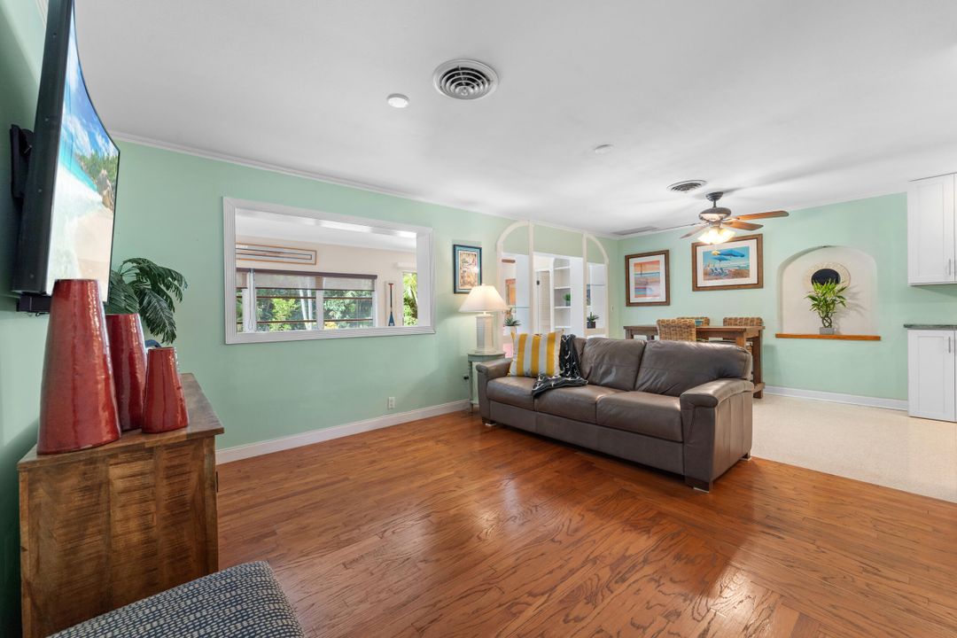 For Sale: $649,900 (2 beds, 2 baths, 1200 Square Feet)