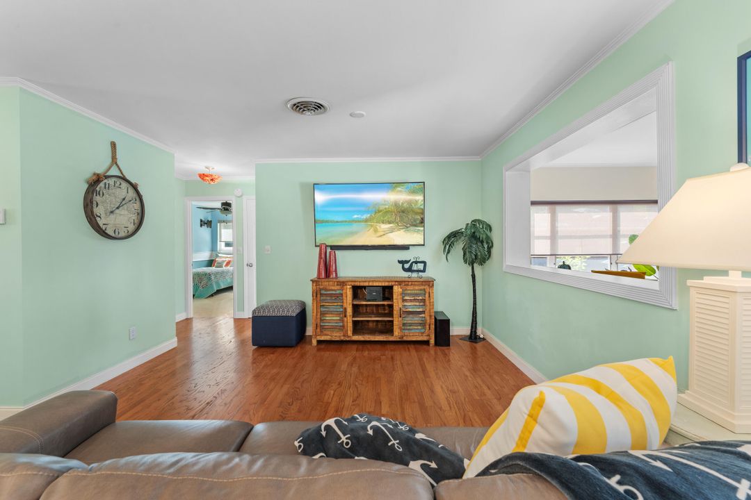 For Sale: $649,900 (2 beds, 2 baths, 1200 Square Feet)