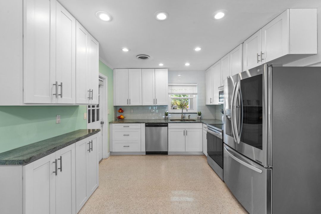 For Sale: $649,900 (2 beds, 2 baths, 1200 Square Feet)