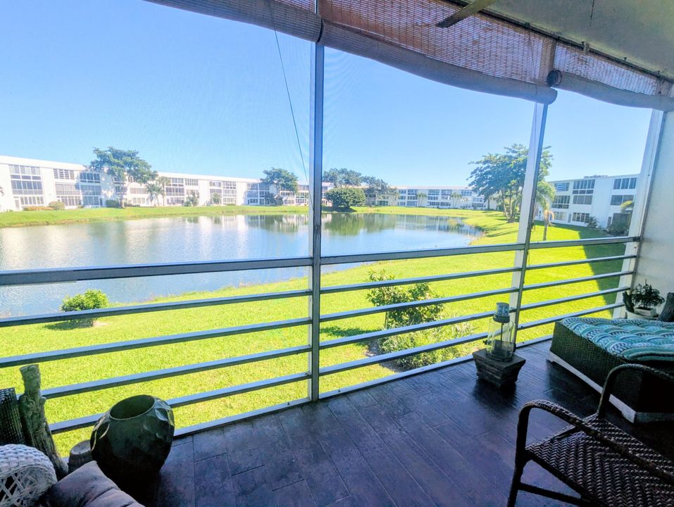 For Sale: $219,900 (2 beds, 2 baths, 1062 Square Feet)