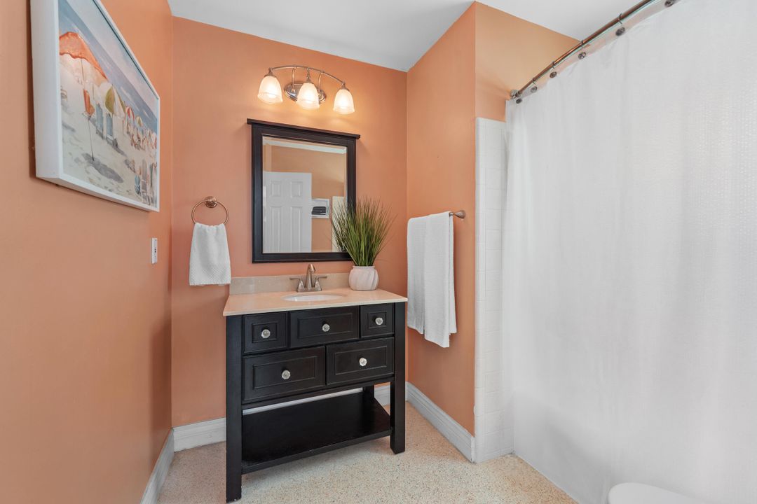 For Sale: $649,900 (2 beds, 2 baths, 1200 Square Feet)