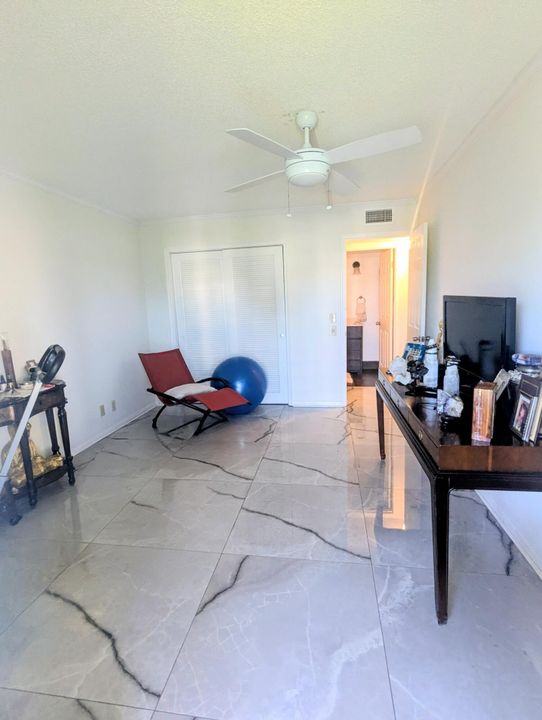 For Sale: $219,900 (2 beds, 2 baths, 1062 Square Feet)