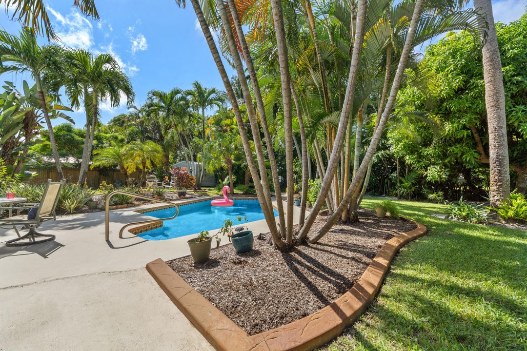 For Sale: $649,900 (2 beds, 2 baths, 1200 Square Feet)