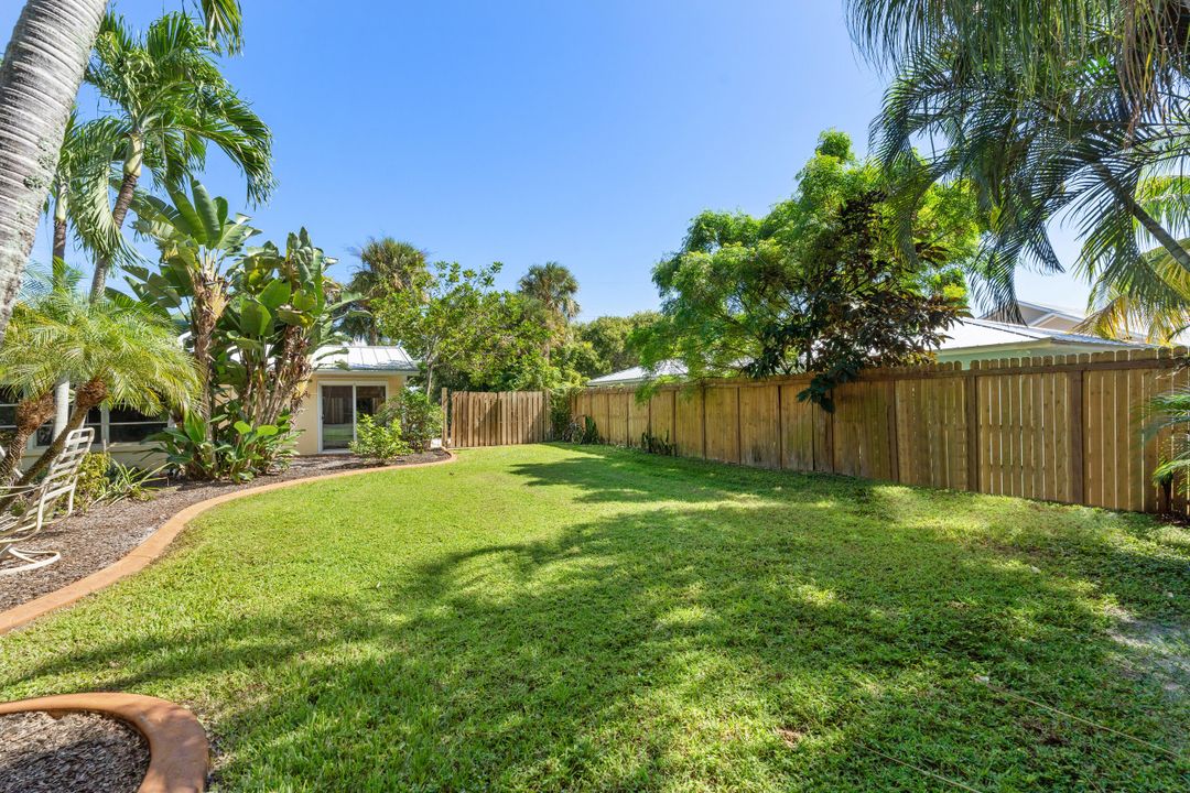 For Sale: $649,900 (2 beds, 2 baths, 1200 Square Feet)