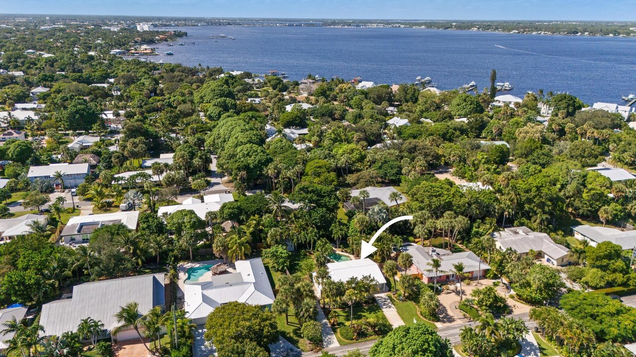 For Sale: $649,900 (2 beds, 2 baths, 1200 Square Feet)