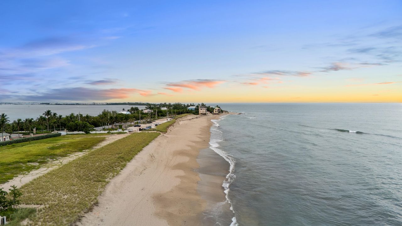 For Sale: $649,900 (2 beds, 2 baths, 1200 Square Feet)