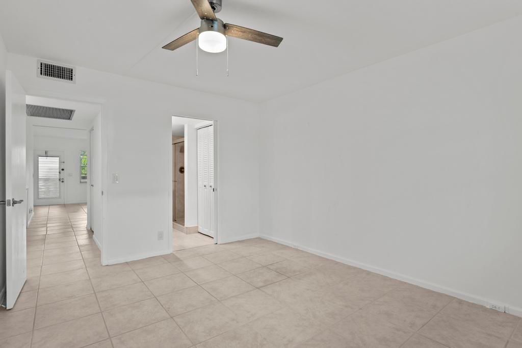 For Rent: $1,950 (2 beds, 2 baths, 896 Square Feet)