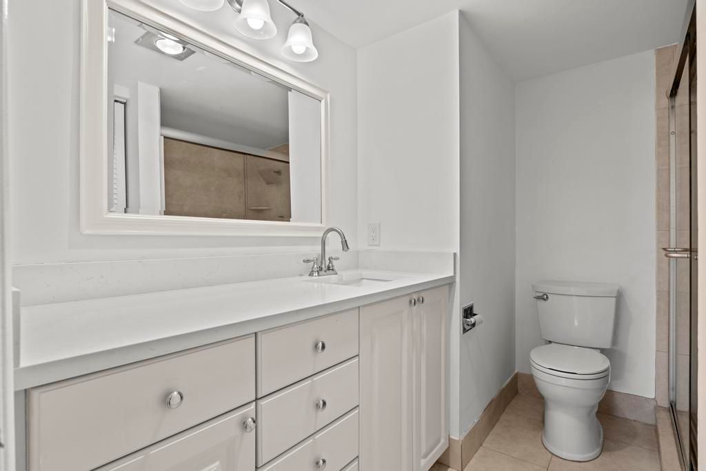 For Rent: $1,950 (2 beds, 2 baths, 896 Square Feet)