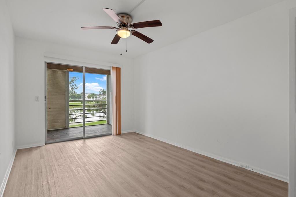 For Rent: $1,950 (2 beds, 2 baths, 896 Square Feet)