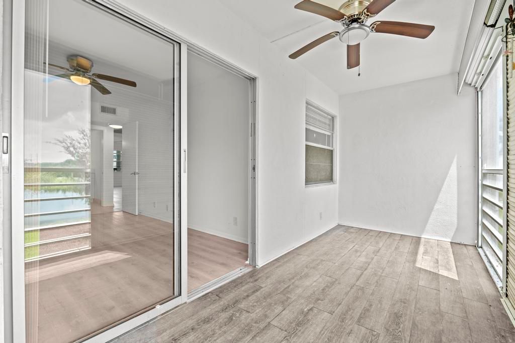 For Rent: $1,950 (2 beds, 2 baths, 896 Square Feet)