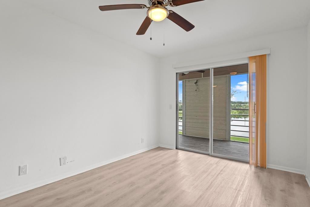 For Rent: $1,950 (2 beds, 2 baths, 896 Square Feet)