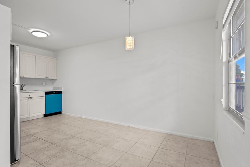 For Rent: $1,950 (2 beds, 2 baths, 896 Square Feet)